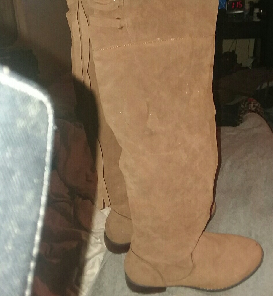 Boots - Picture 2 of 3